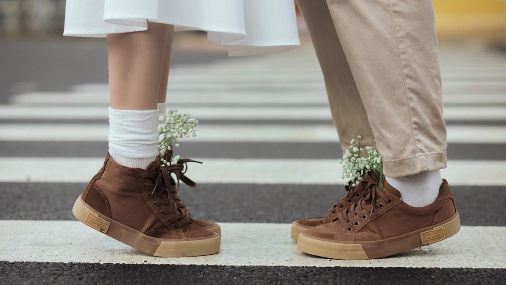 Différence entre chaussons aquatiques en néoprène et en tissu