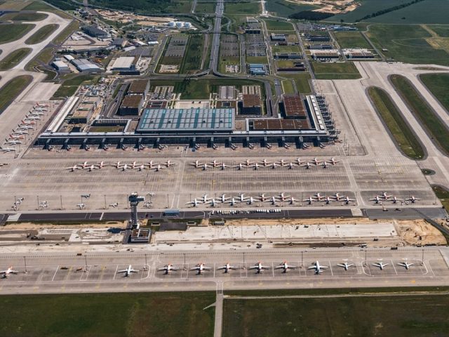 Comparatif Ryanair vs easyJet : quel low-cost choisir ?