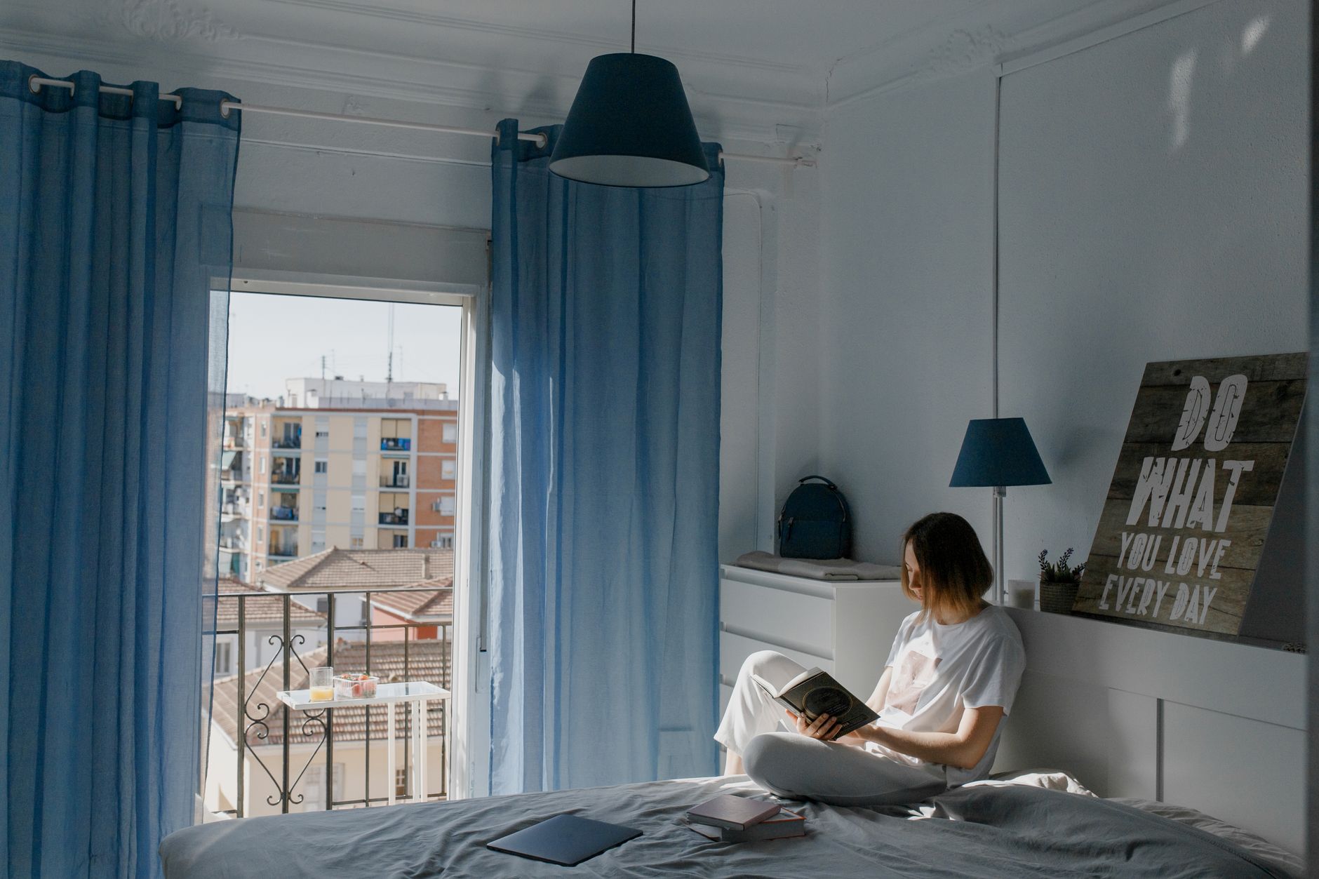 Comparatif Airbnb vs Booking.com pour louer un logement