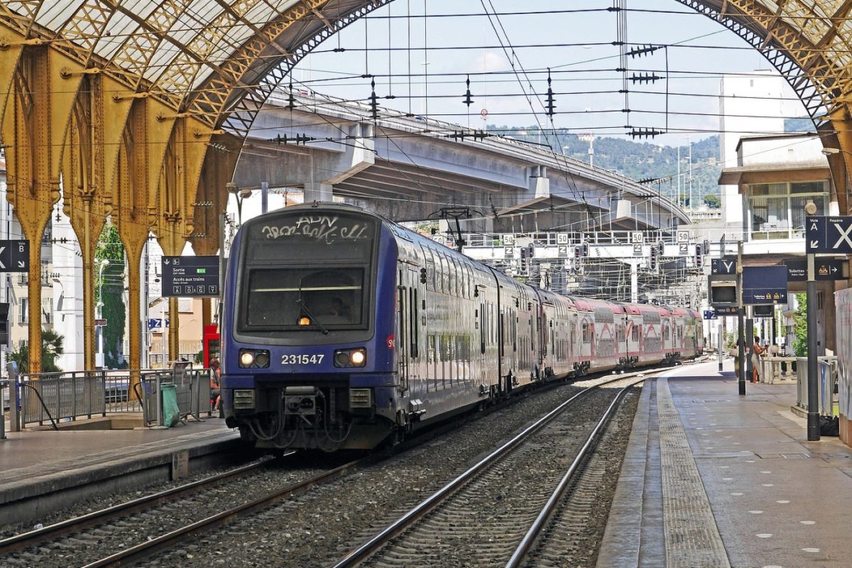 Trainline ou SNCF Connect : quel site choisir pour réserver