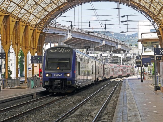 Trainline ou SNCF Connect : quel site choisir pour réserver