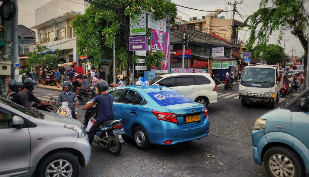 La circulation dense du sud de Bali, aux heures de pointe