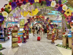 Le hall du terminal international de l’aéroport Ngurah Rai