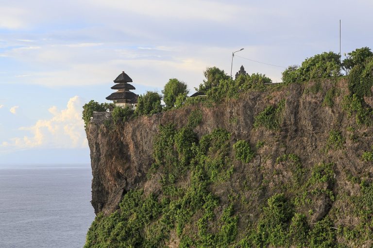 Uluwatu : le temple sur la falaise, les plages et le surf