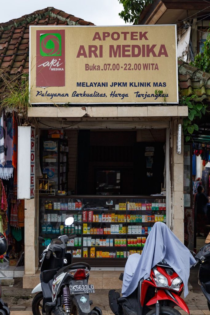 Une pharmacie (apotek) à Ubud